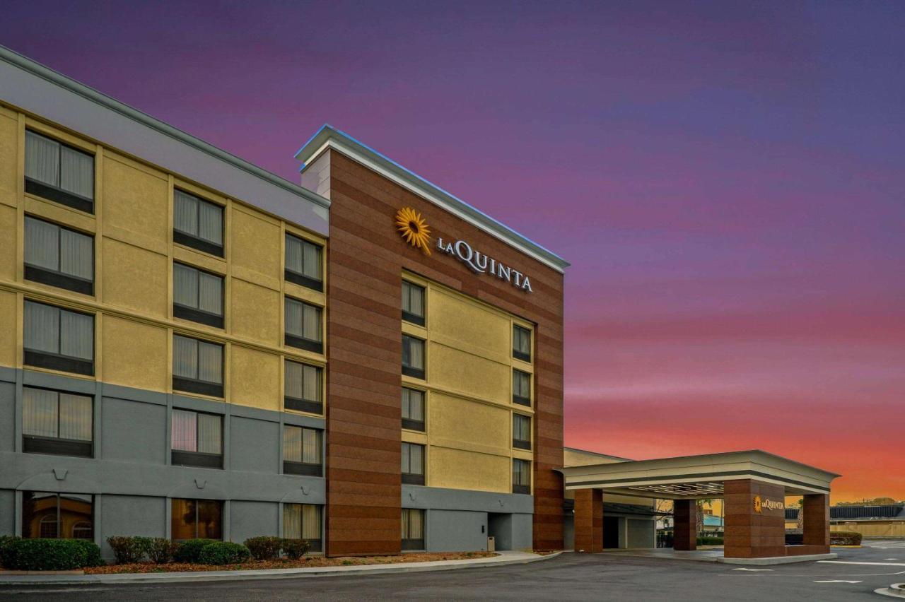 La Quinta Inn By Wyndham Columbia Se Fort Jackson Exterior foto